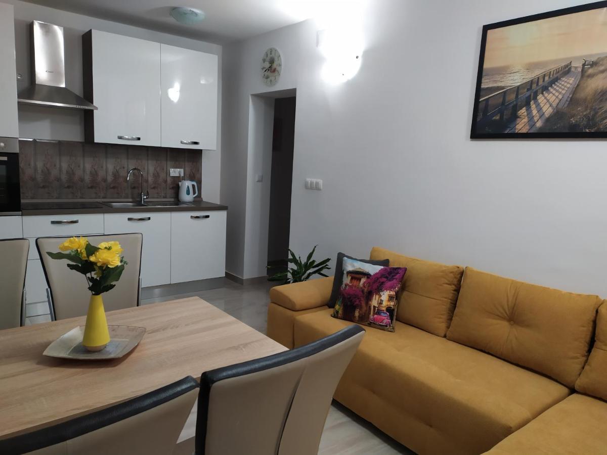Apartmani Mira Nin Luaran gambar