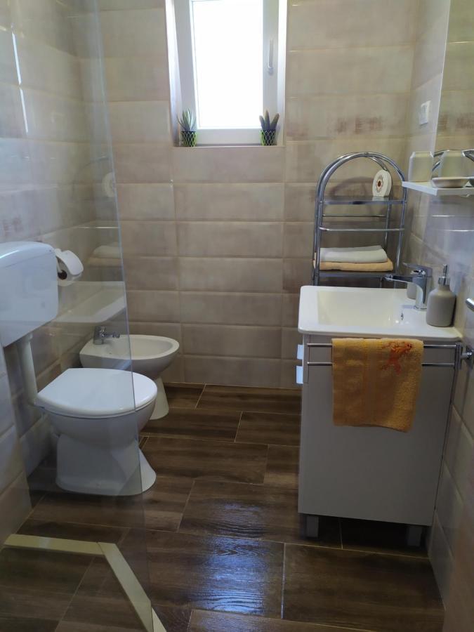 Apartmani Mira Nin Luaran gambar