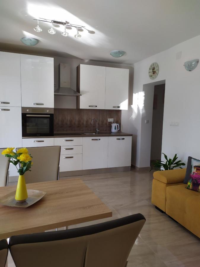 Apartmani Mira Nin Luaran gambar