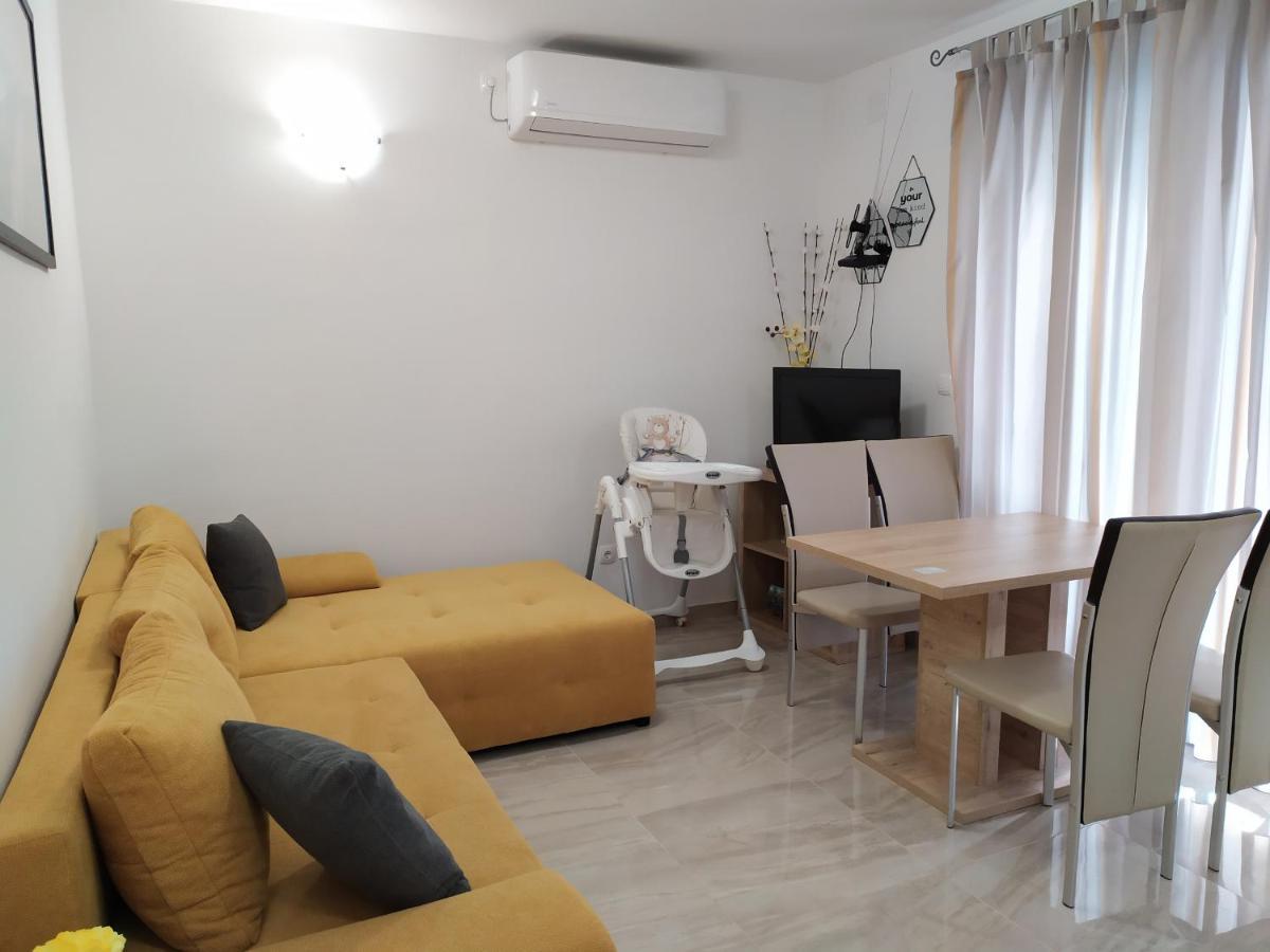 Apartmani Mira Nin Luaran gambar