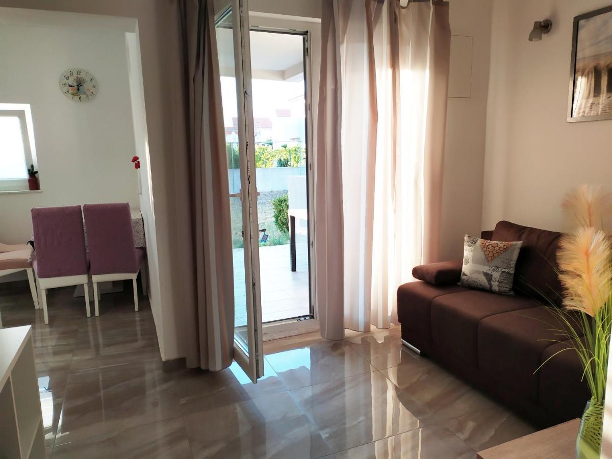 Apartmani Mira Nin Luaran gambar