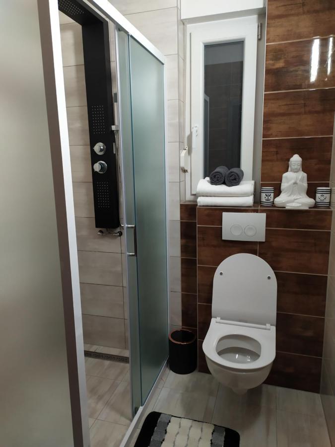 Apartmani Mira Nin Luaran gambar