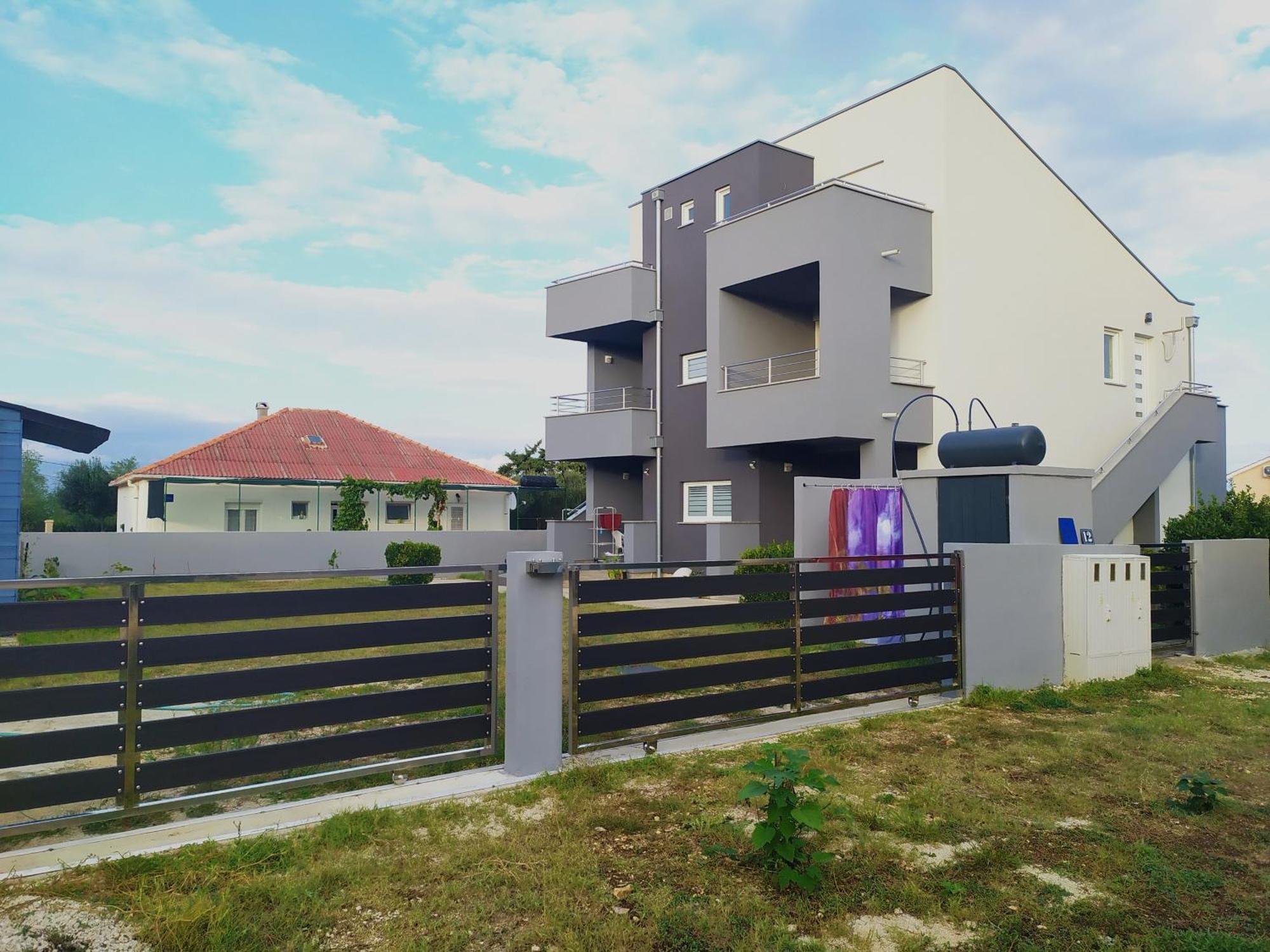 Apartmani Mira Nin Luaran gambar