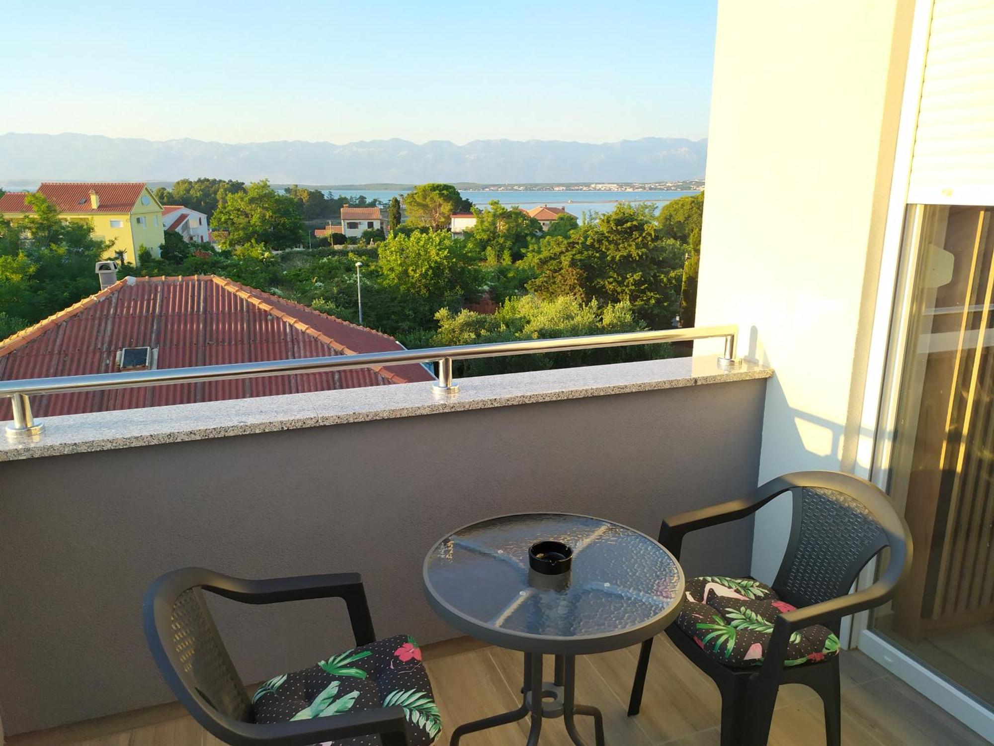 Apartmani Mira Nin Luaran gambar